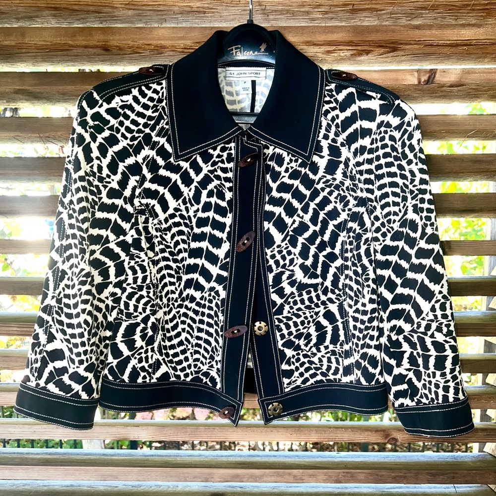 Vintage ST JOHN SPORT Cropped Bolero Jacket 3/4 Sleeves Wood Buttons Epaulets